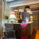 Logis Medieval, Montelimar Nord Отель Rochemaure