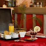 Отель Logis Medieval, Montelimar Nord 3*