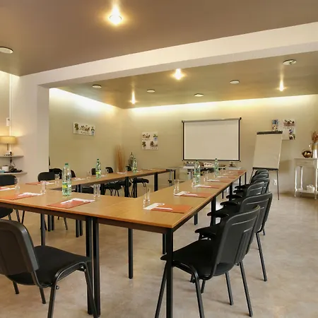 Logis Medieval, Montelimar Nord 3* 罗什莫尔