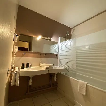 Logis Medieval, Montelimar Nord 3* 罗什莫尔