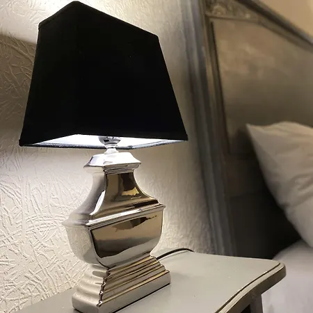 Logis Medieval, Montelimar Nord 酒店 3*
