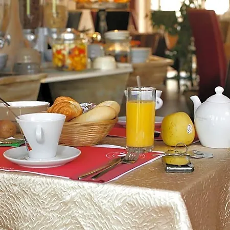 Logis Médiéval, Montélimar Nord Hotel 3*