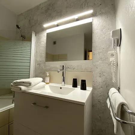 Hotel Logis Medieval, Montelimar Nord 3*