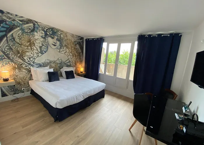 호텔 Logis Medieval, Montelimar Nord 3*